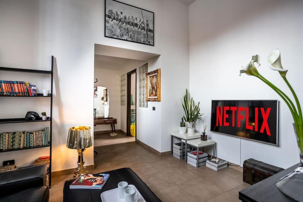 Life Is Beautiful Design Loft Navigli Romolo, Netflix, Wifi, Ac And Street Parking Apartman Milánó Kültér fotó