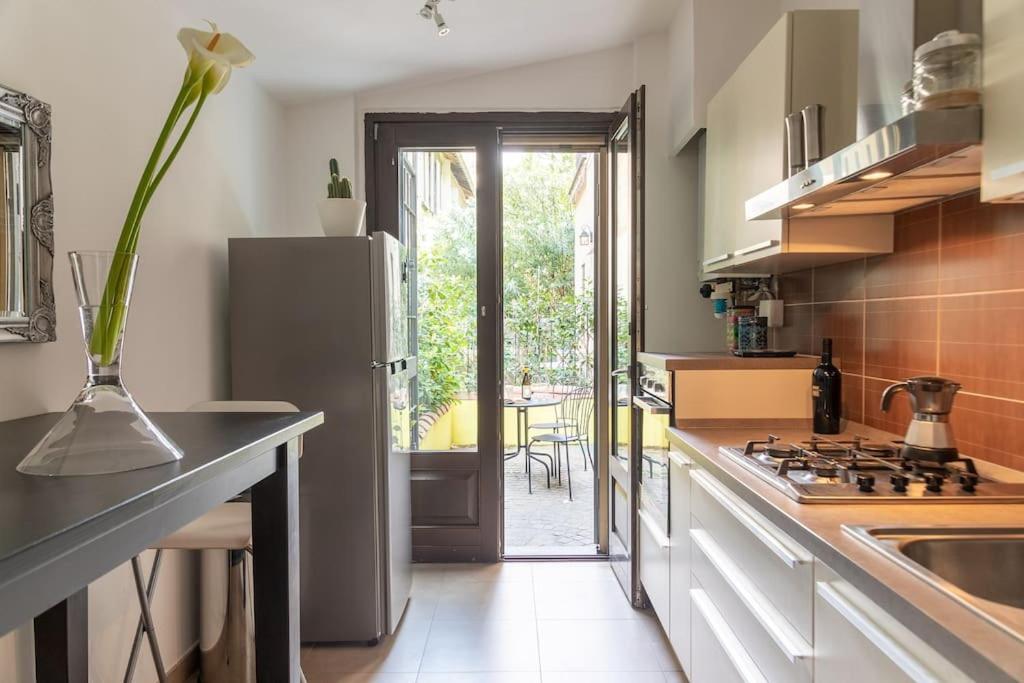 Life Is Beautiful Design Loft Navigli Romolo, Netflix, Wifi, Ac And Street Parking Apartman Milánó Kültér fotó