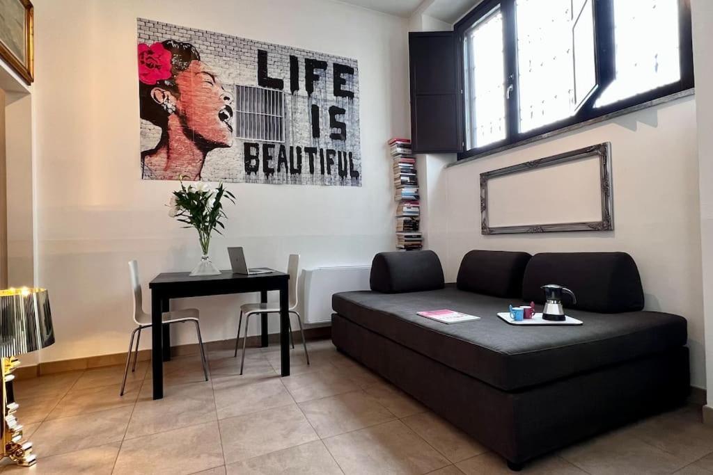 Life Is Beautiful Design Loft Navigli Romolo, Netflix, Wifi, Ac And Street Parking Apartman Milánó Kültér fotó